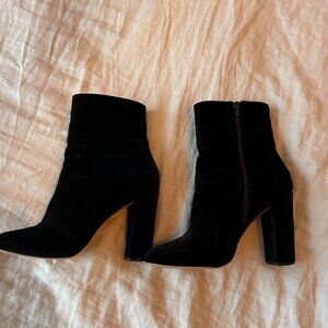 BCBGeneration black velvet block heel ankle boots 8.5